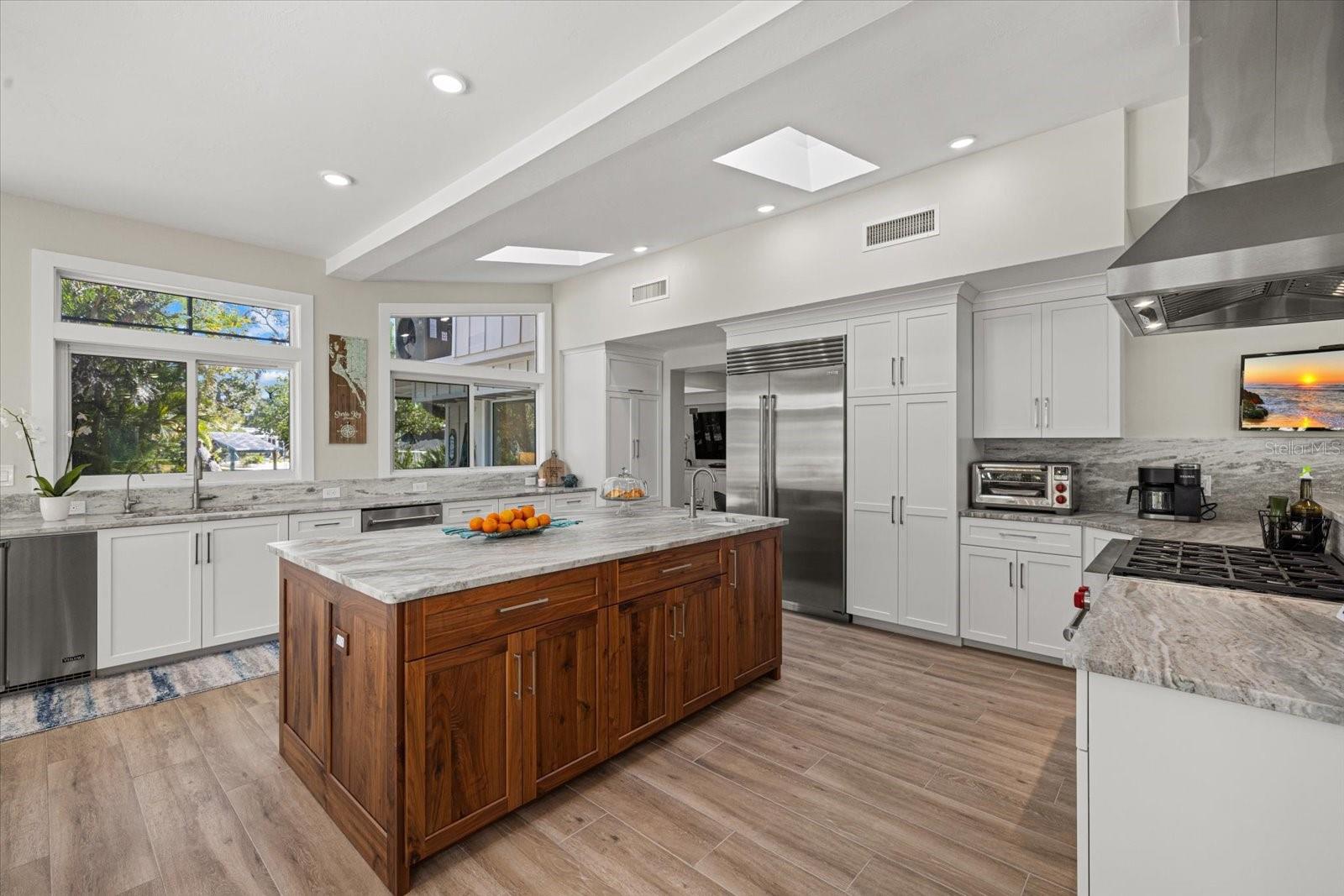 SIESTA BEACH - Residential