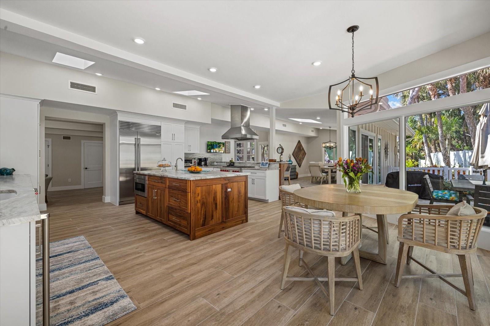 SIESTA BEACH - Residential