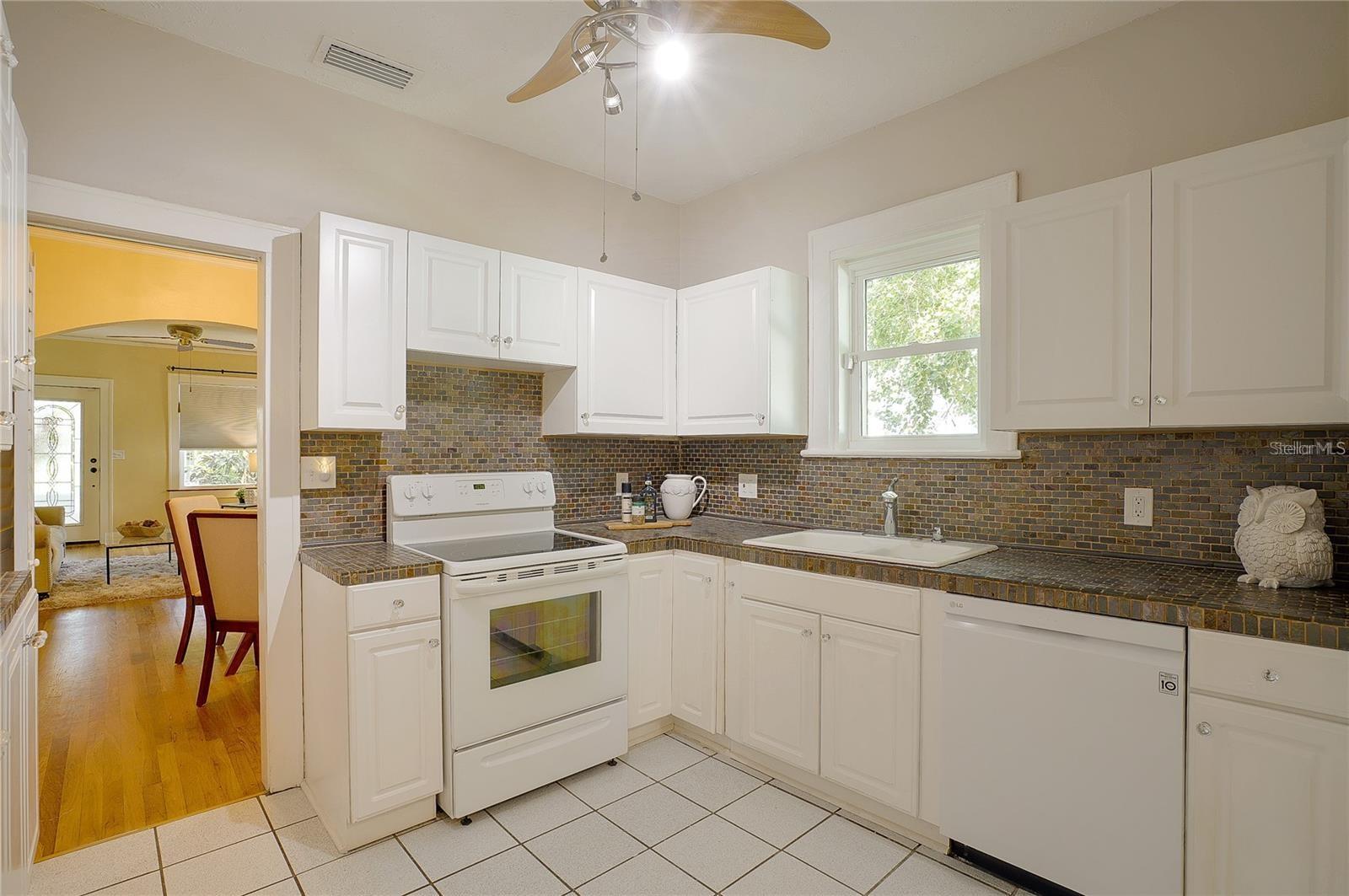 RIVERSIDE NORTH - Residential Lease