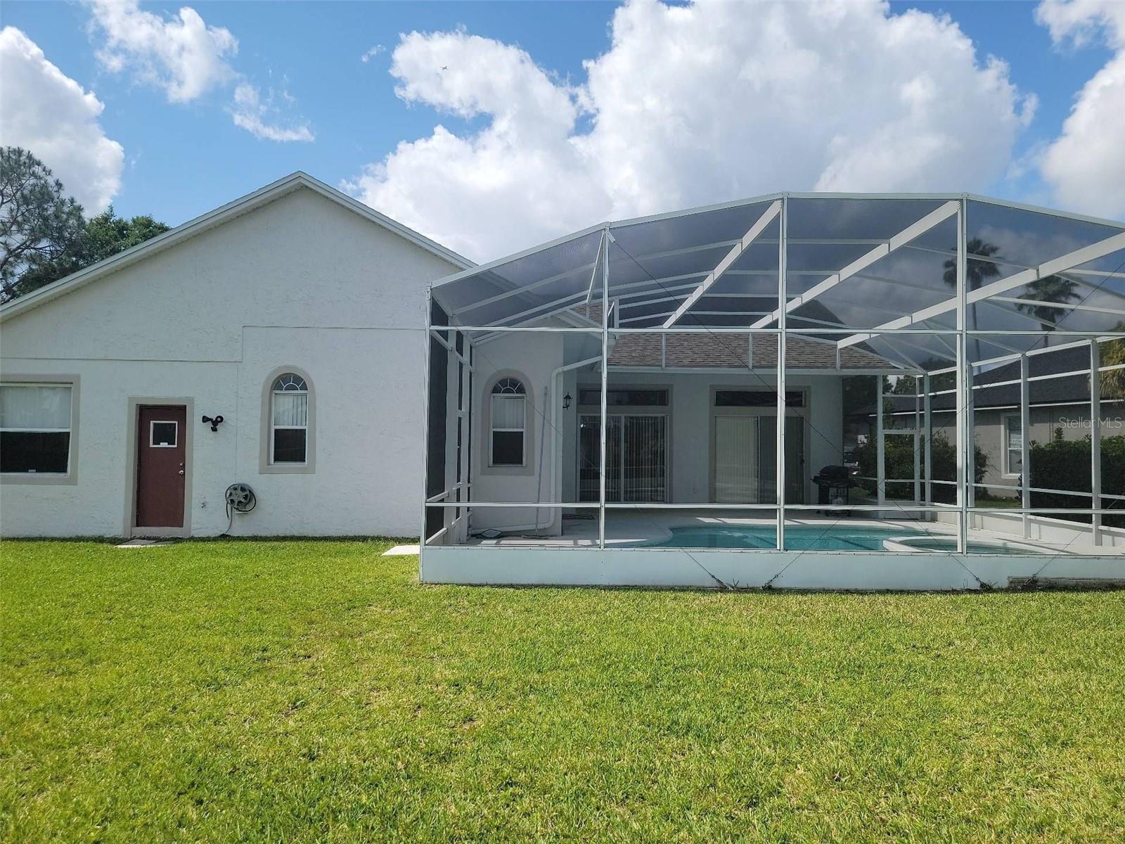 UNIVERSITY ESTATES - Residential Lease