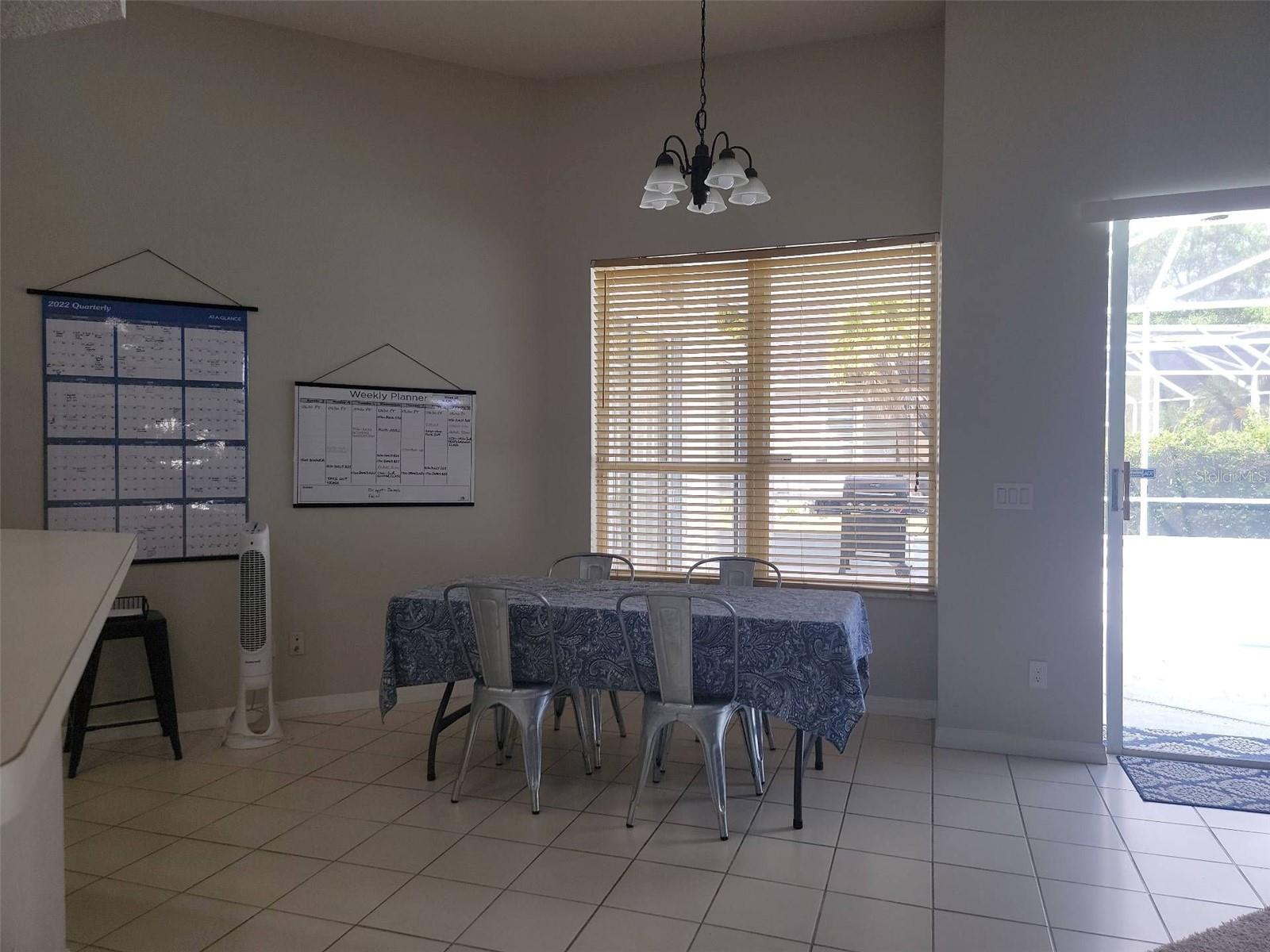 UNIVERSITY ESTATES - Residential Lease