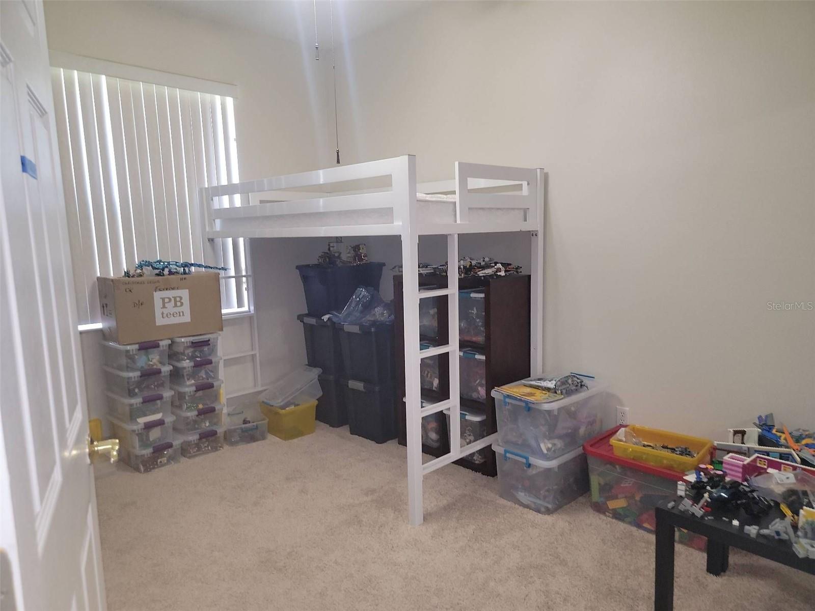 UNIVERSITY ESTATES - Residential Lease