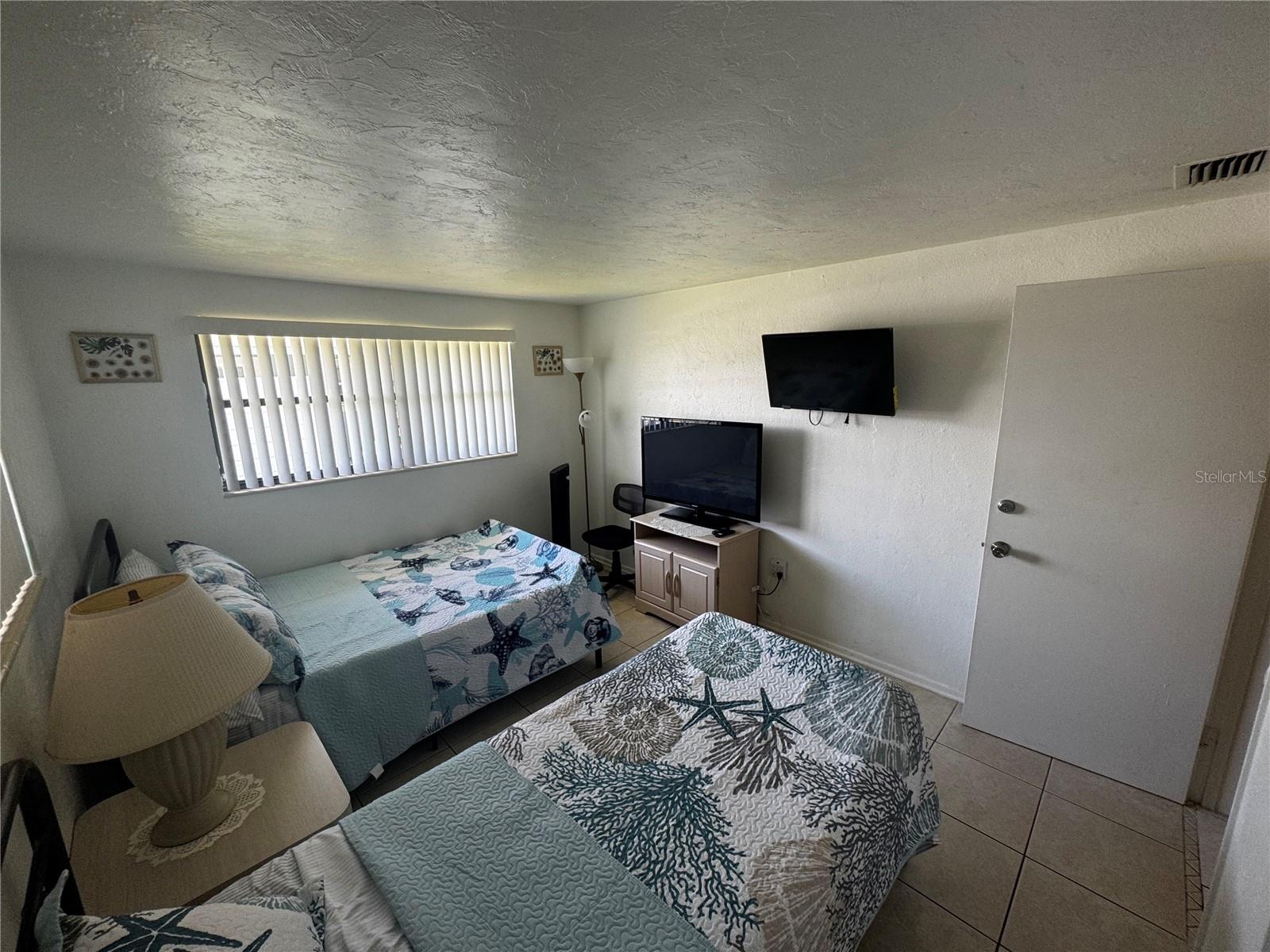 TROPICAL SHORES - Residential Lease