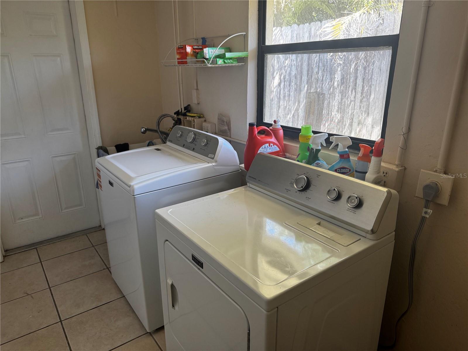 TROPICAL SHORES - Residential Lease