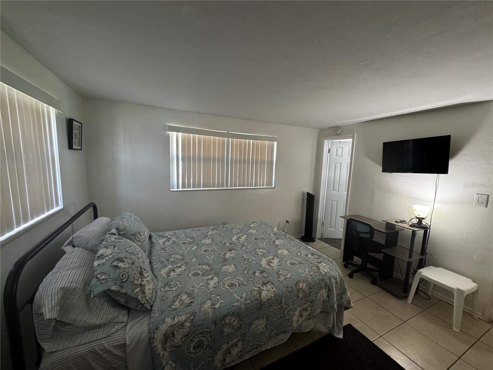 TROPICAL SHORES - Residential Lease