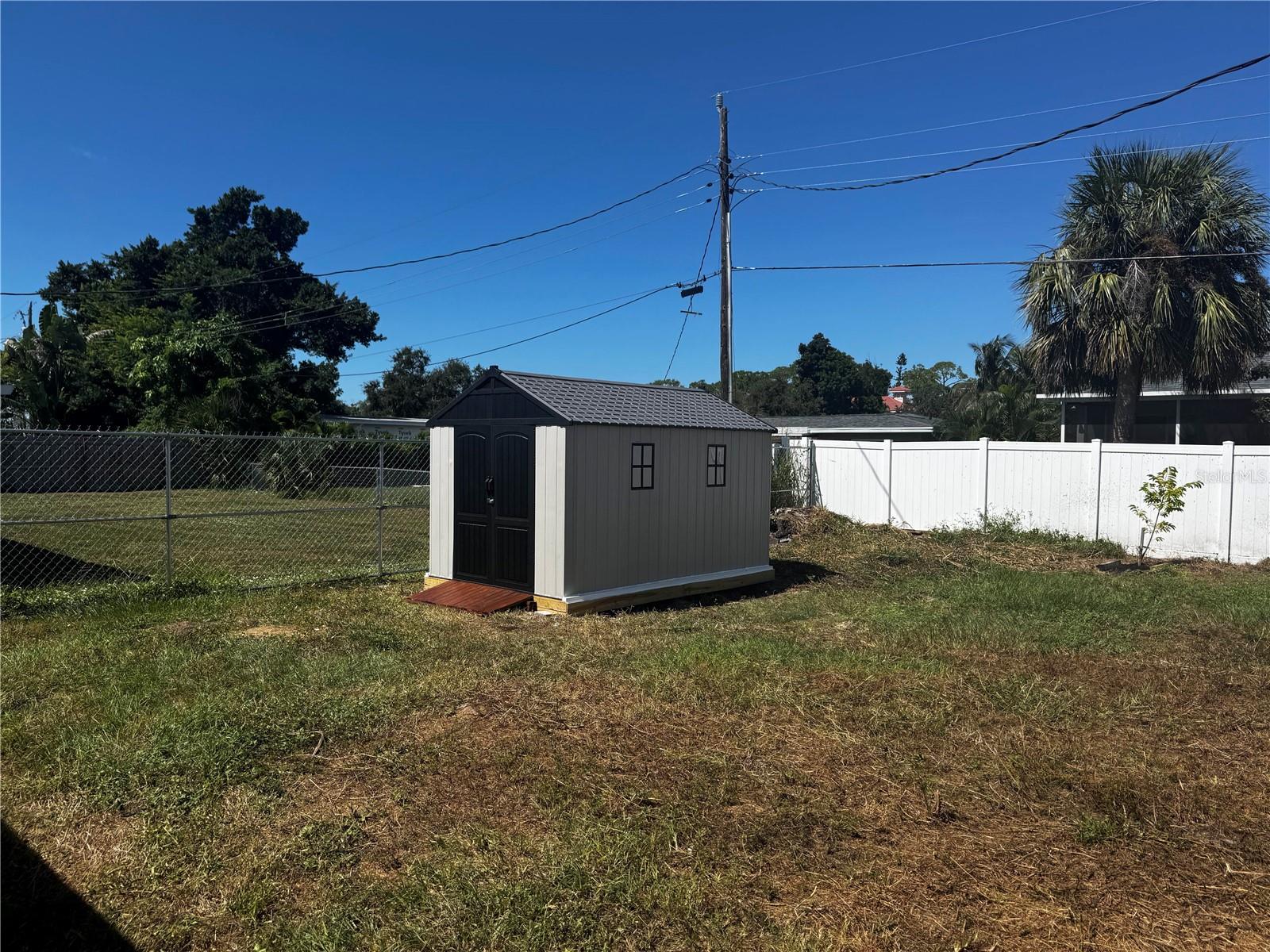 TROPICAL SHORES - Residential Lease