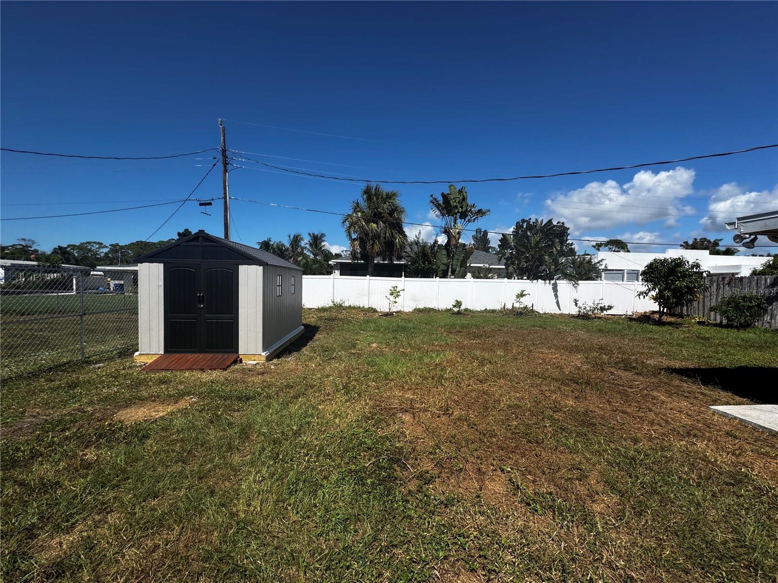 TROPICAL SHORES - Residential Lease