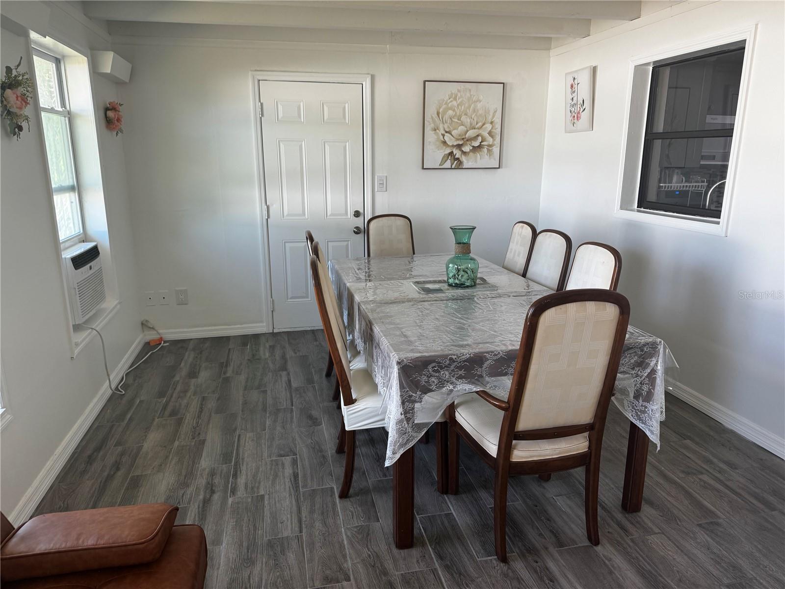 TROPICAL SHORES - Residential Lease
