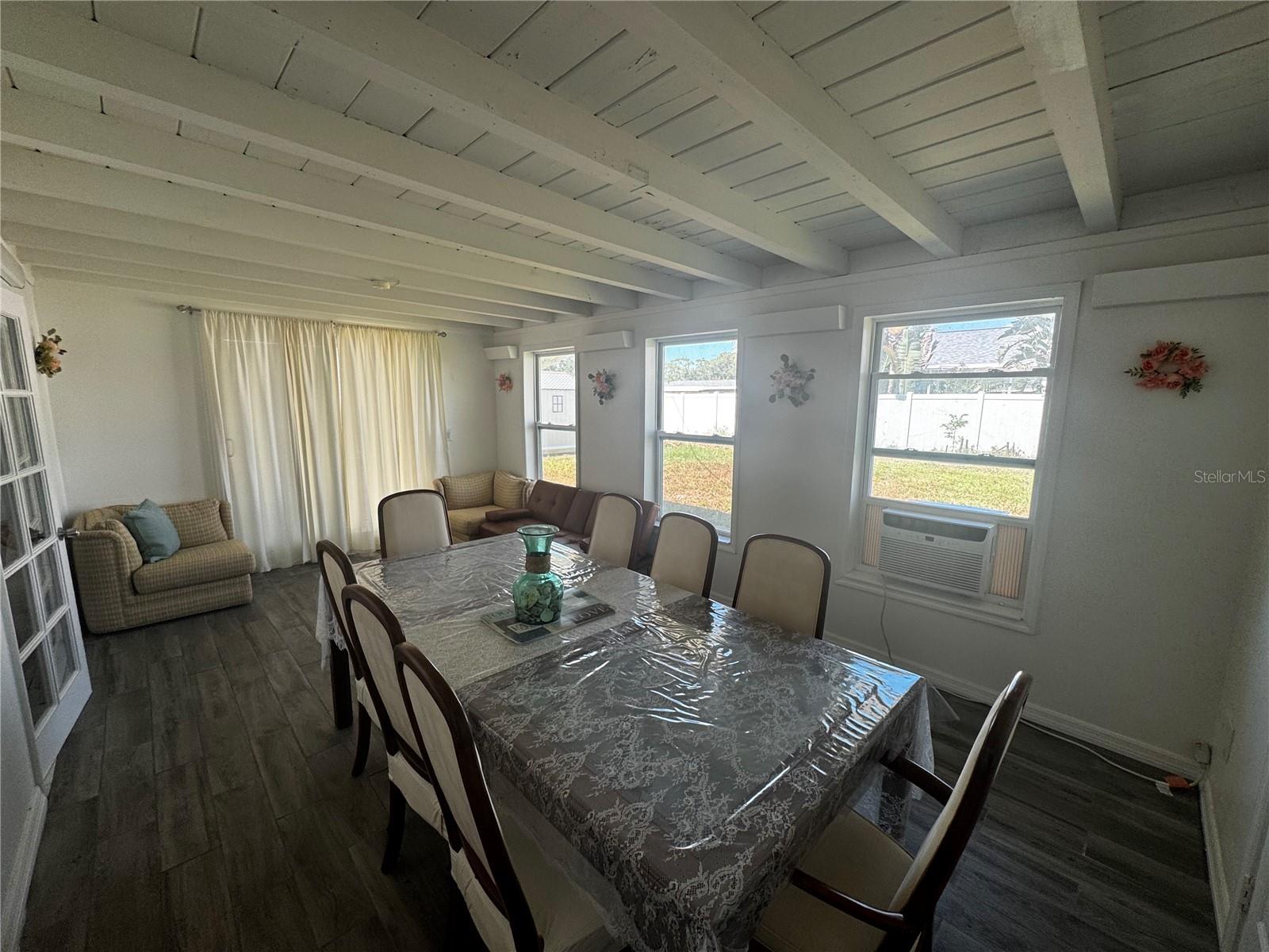 TROPICAL SHORES - Residential Lease