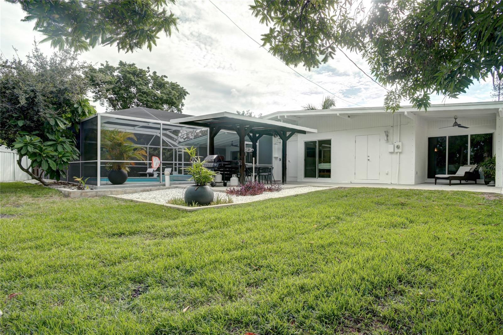 PALMA SOLA PARK - Residential