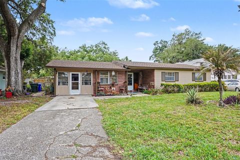 Photo of 618 Young Place, Lakeland, FL 33803 (MLS # TB8504966)
