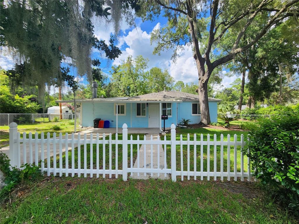 Photo of 1014 NE 10th Place, Gainesville, FL 32601 (MLS # GC540133)