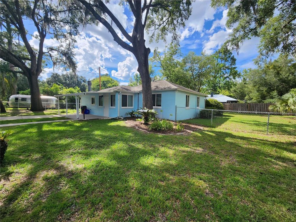 Photo of 1014 NE 10th Place, Gainesville, FL 32601 (MLS # GC540133)