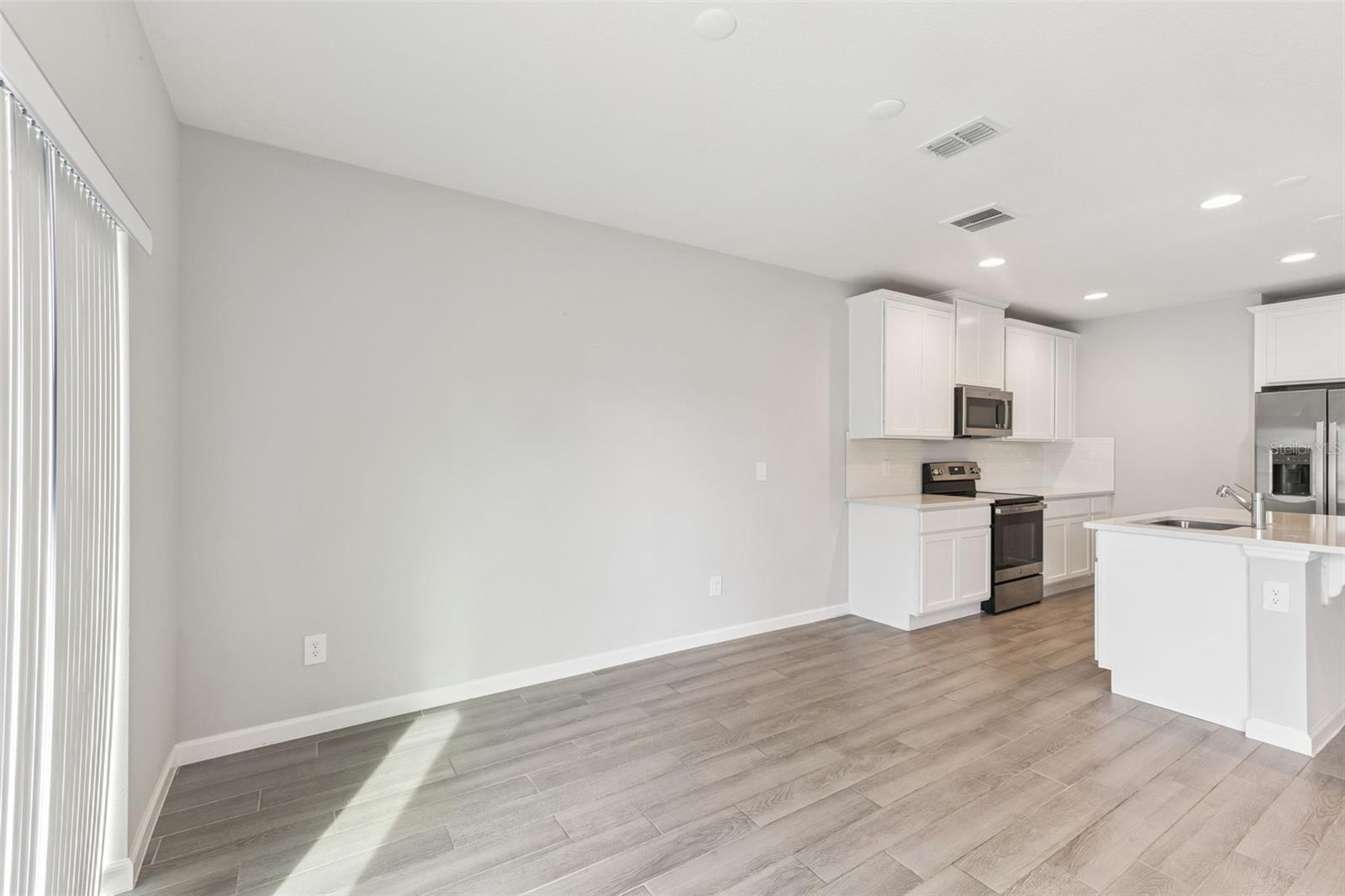 TOWNS AT LAKE MONROE COMMONS - Residential Lease