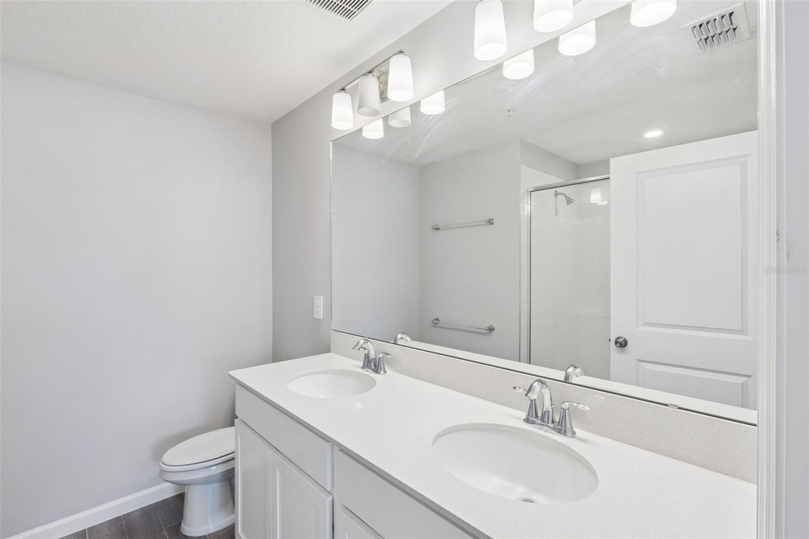 TOWNS AT LAKE MONROE COMMONS - Residential Lease