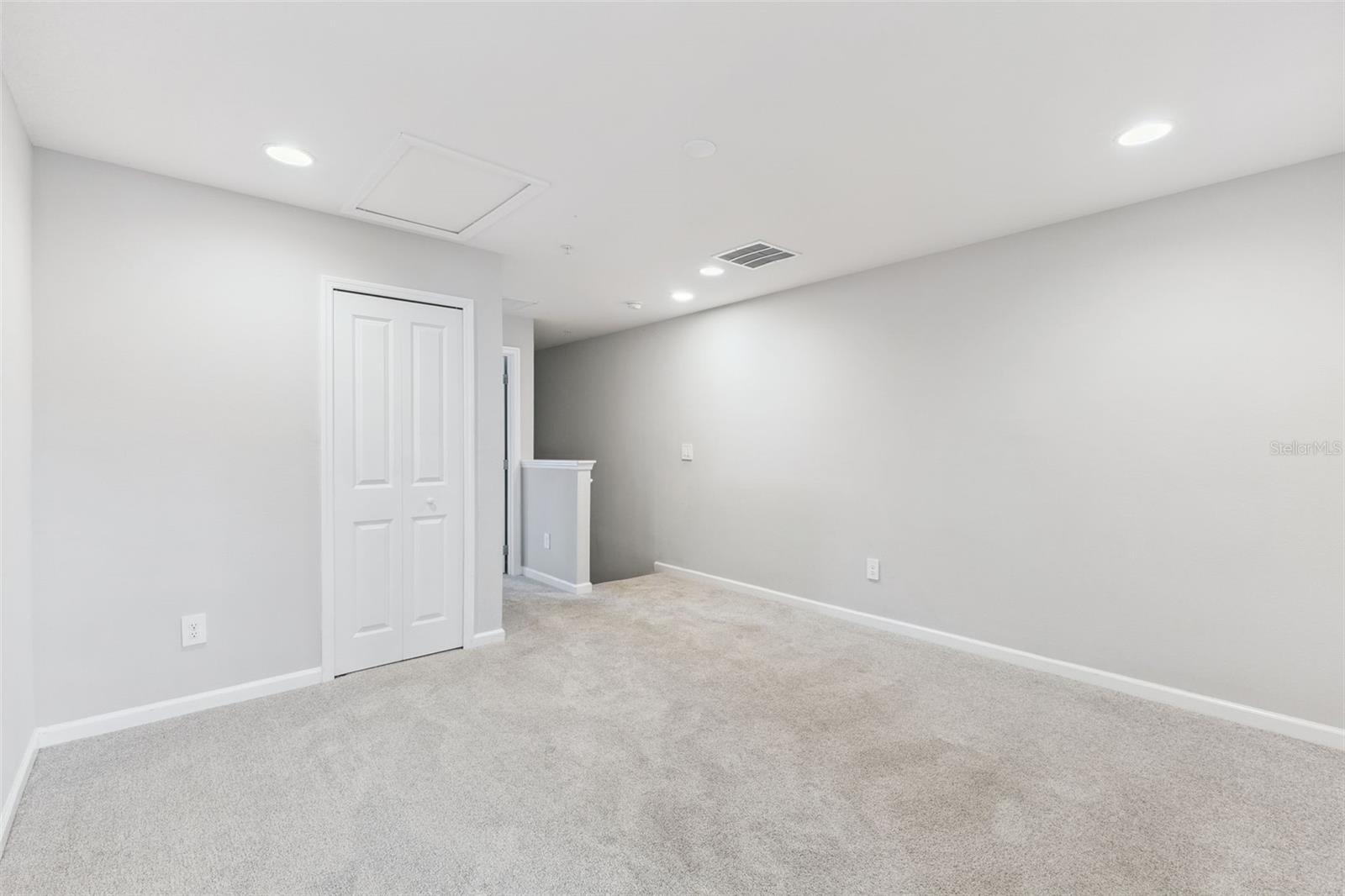 TOWNS AT LAKE MONROE COMMONS - Residential Lease