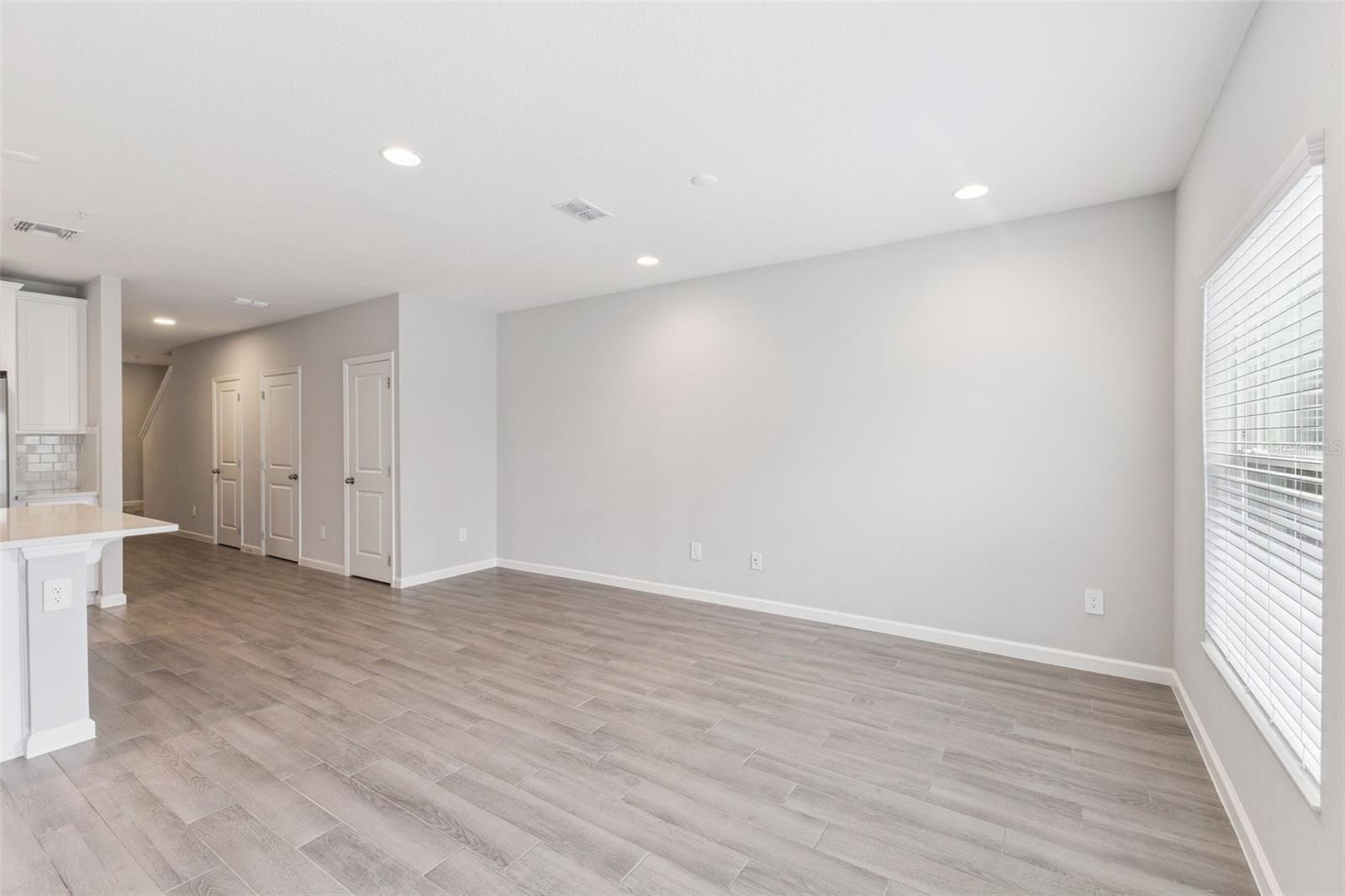 TOWNS AT LAKE MONROE COMMONS - Residential Lease