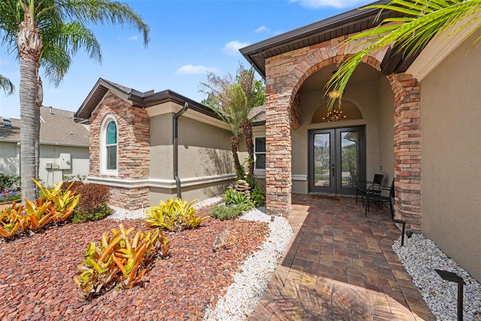 1644 BEACONSFIELD DRIVE