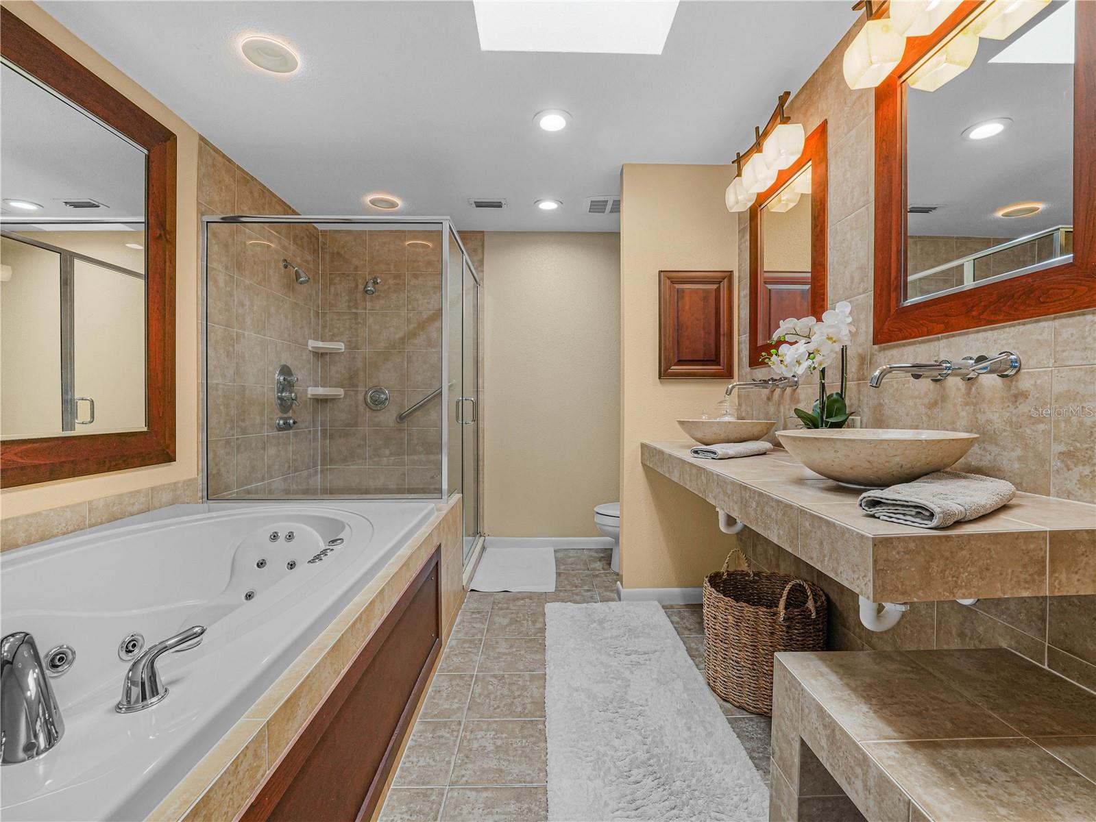 CASA LOMA INC TR H - Residential