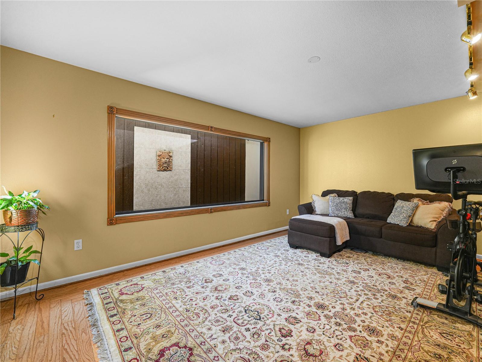 CASA LOMA INC TR H - Residential