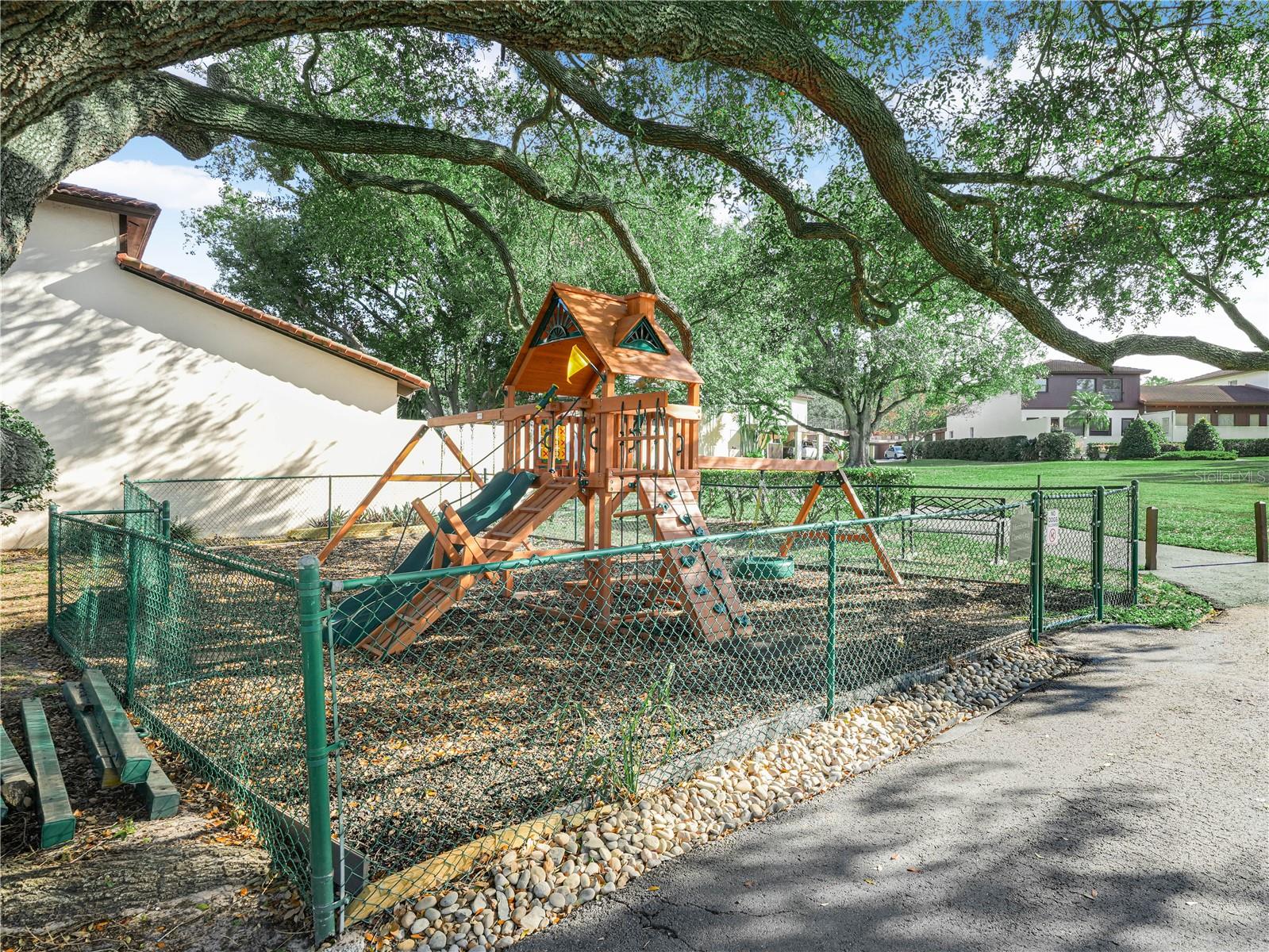 CASA LOMA INC TR H - Residential