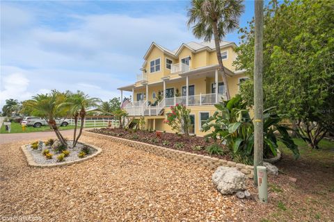 A home in CRYSTAL RIVER