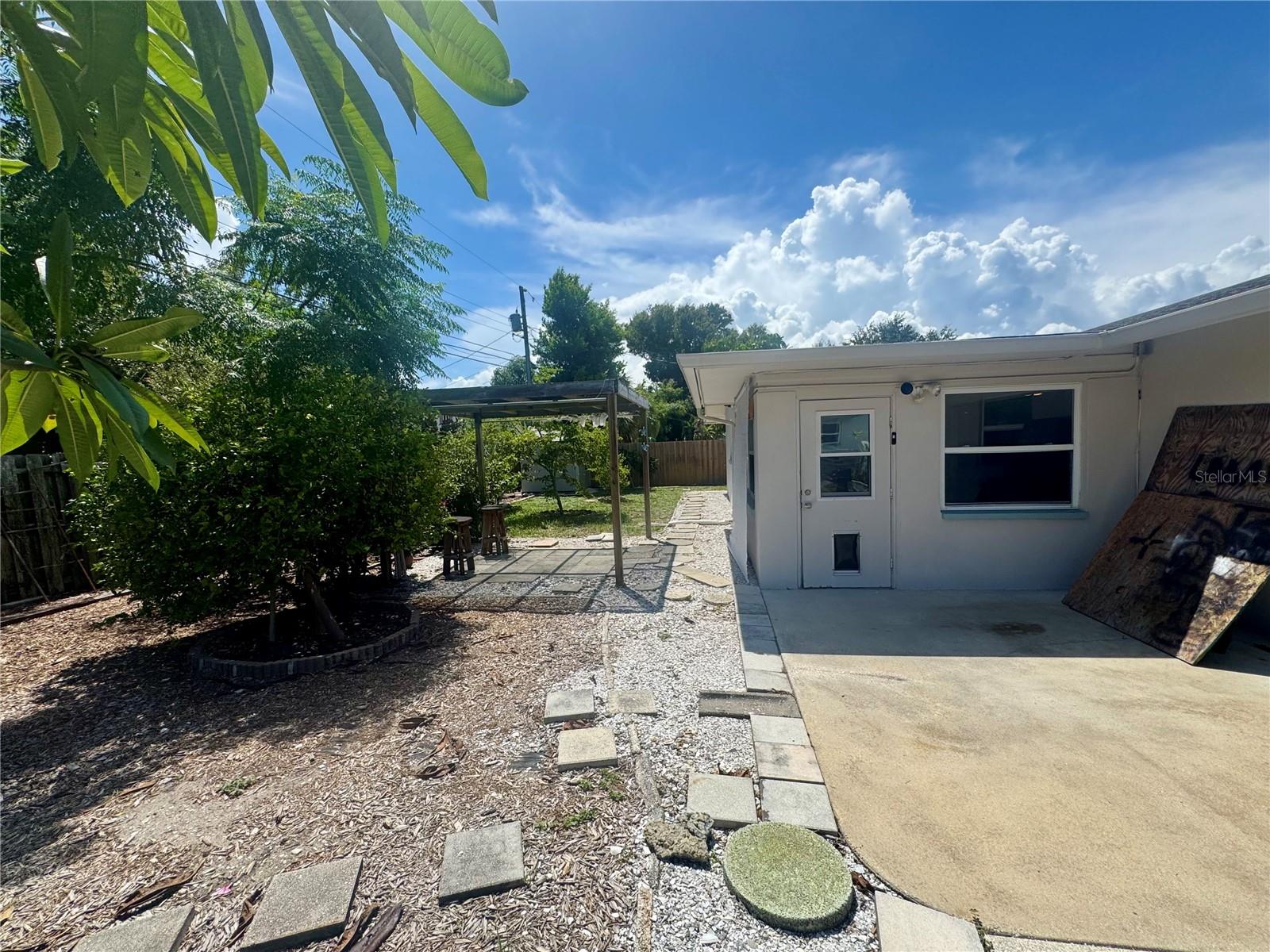 OAKHURST GROVES - Residential Lease