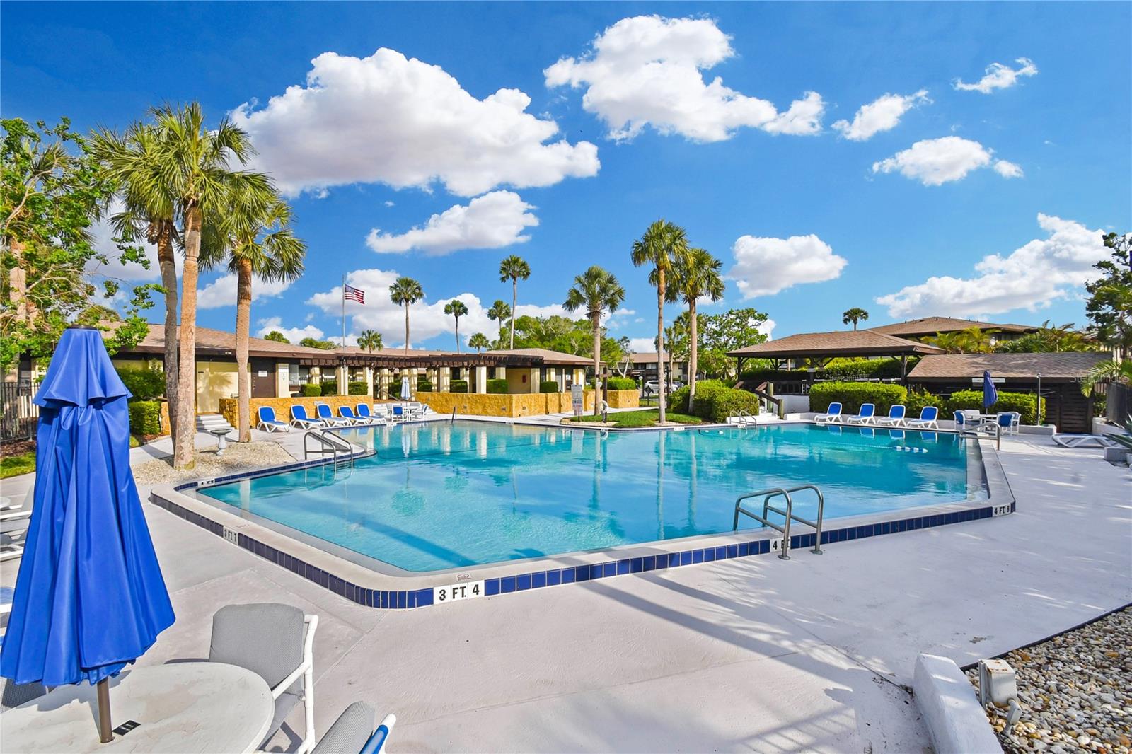 40 CLUB HOUSE DRIVE 207