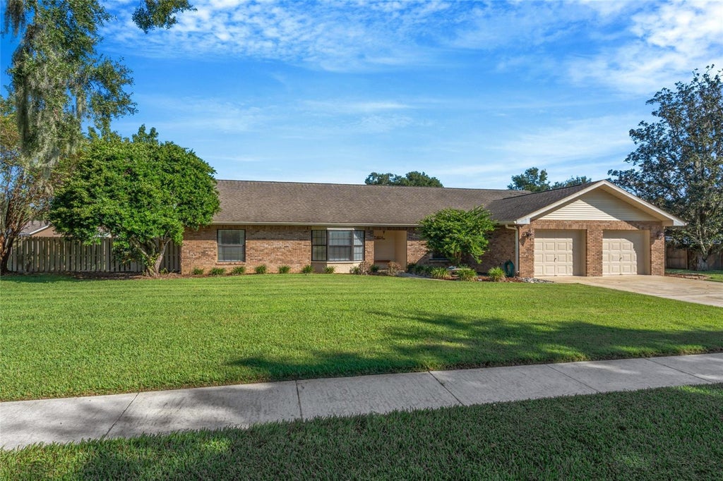 Photo of 4614 Duxberry Lane, Valrico, FL 33594 (MLS # TB8554687)
