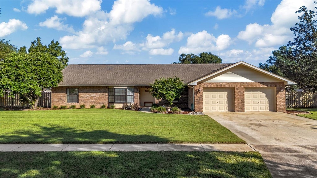 Photo of 4614 Duxberry Lane, Valrico, FL 33594 (MLS # TB8554687)