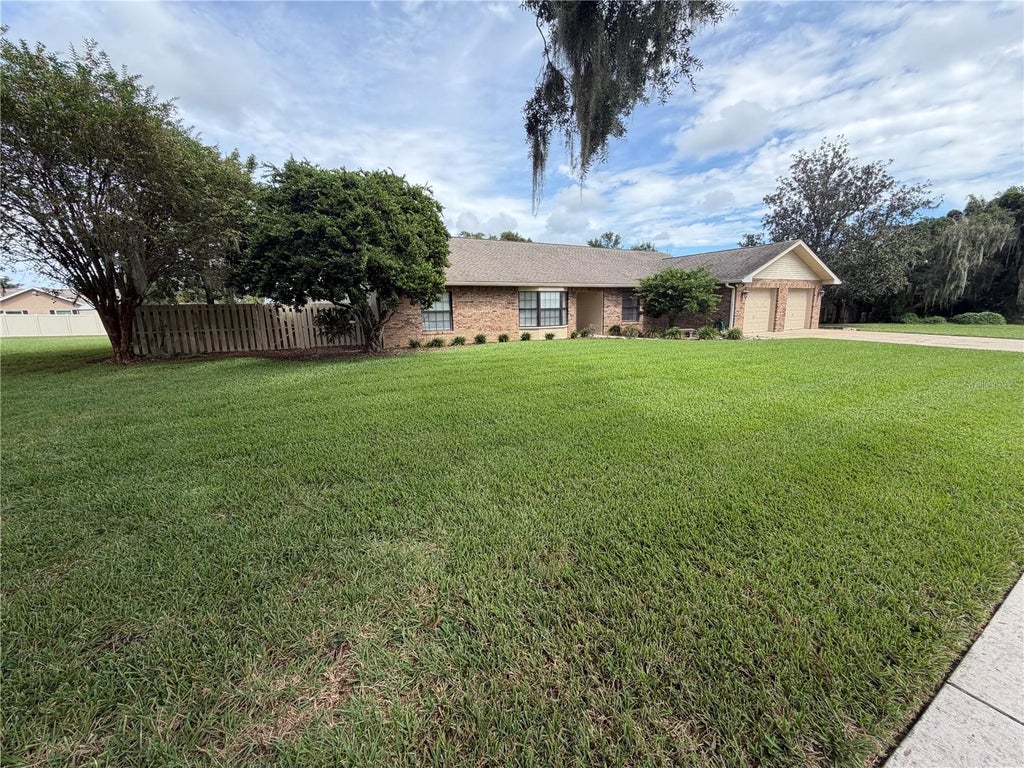 Photo of 4614 Duxberry Lane, Valrico, FL 33594 (MLS # TB8554687)