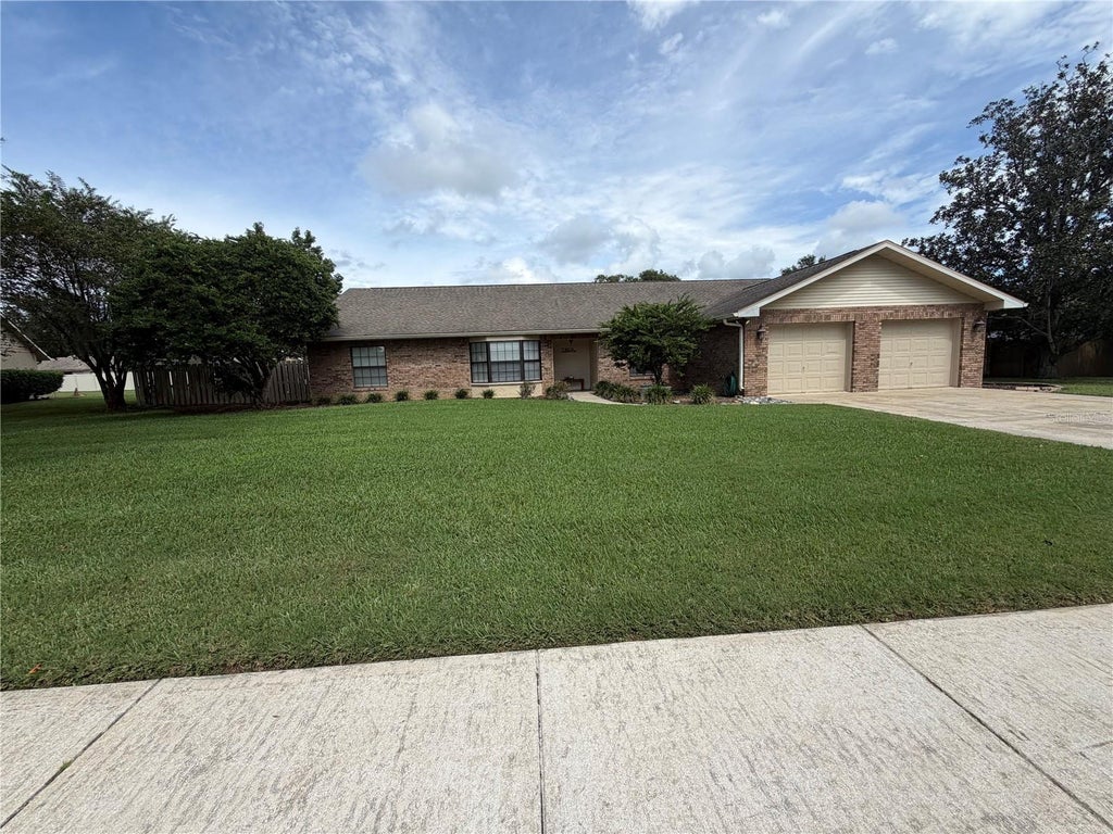 Photo of 4614 Duxberry Lane, Valrico, FL 33594 (MLS # TB8554687)