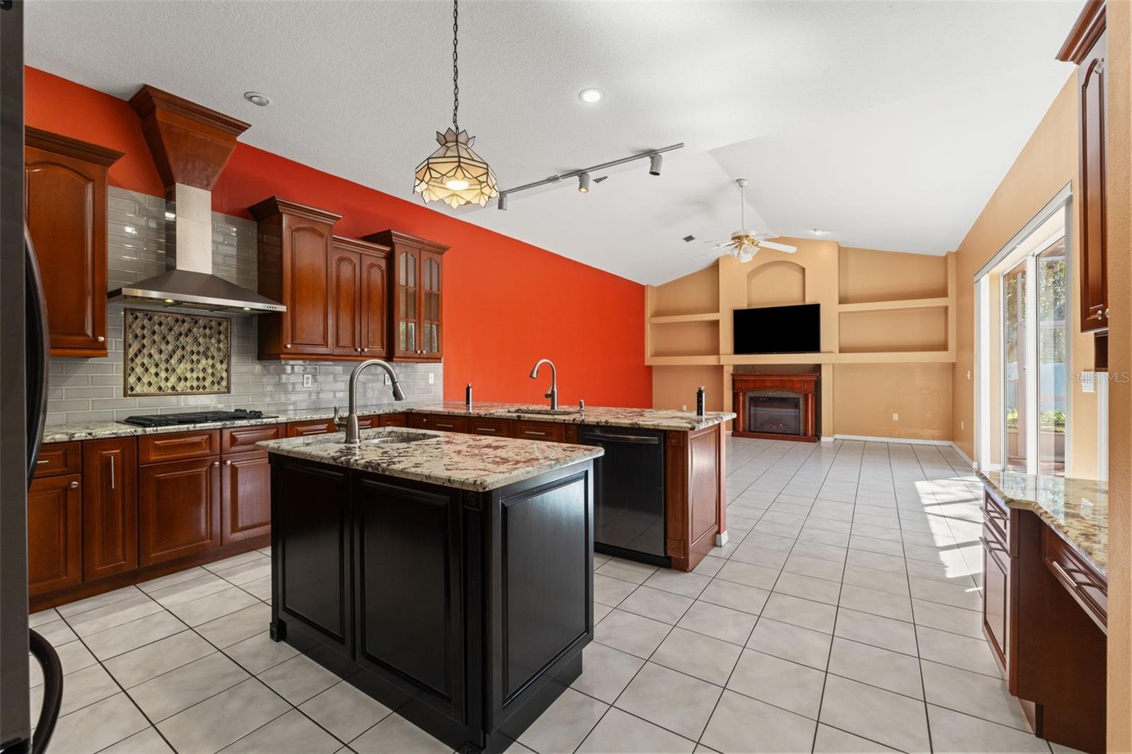 GRAND OAKS PHASE 1 - Residential