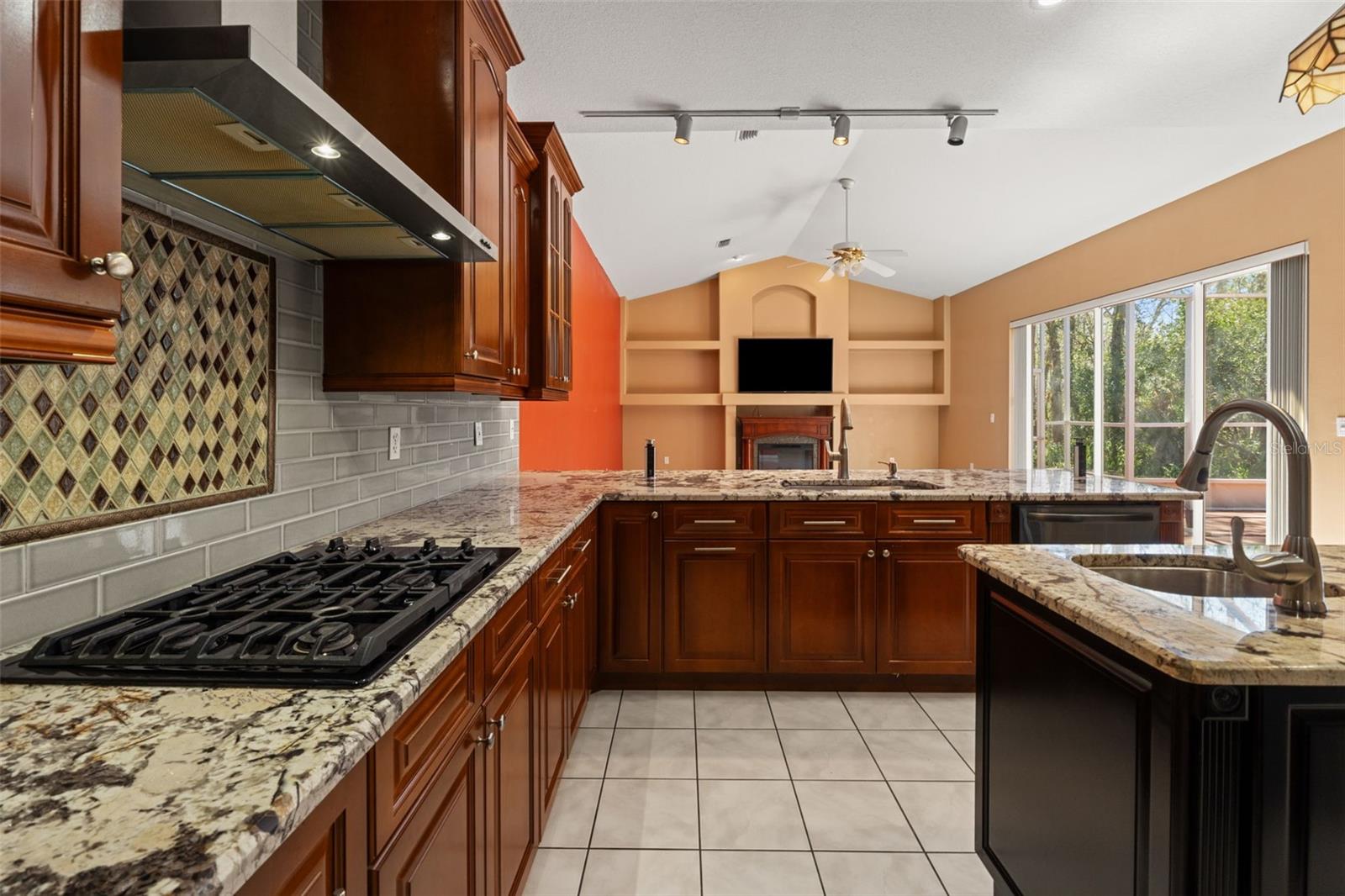 GRAND OAKS PHASE 1 - Residential