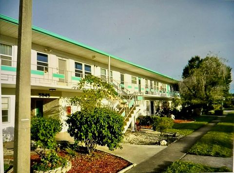 Photo of 5945 21st Street N #5, St Petersburg, FL 33714 (MLS # N6140561) Photo of 5945 21st Street N #5, St Petersburg, FL 33714 (MLS # N6140561)