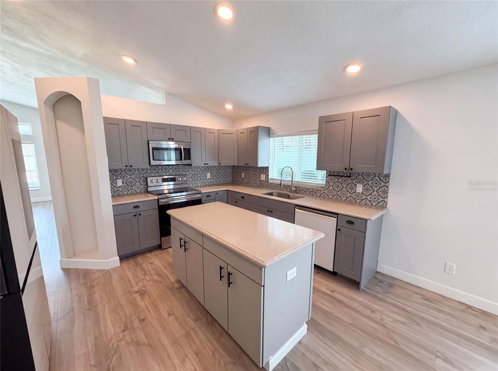 3800 SEMINOLE DRIVE