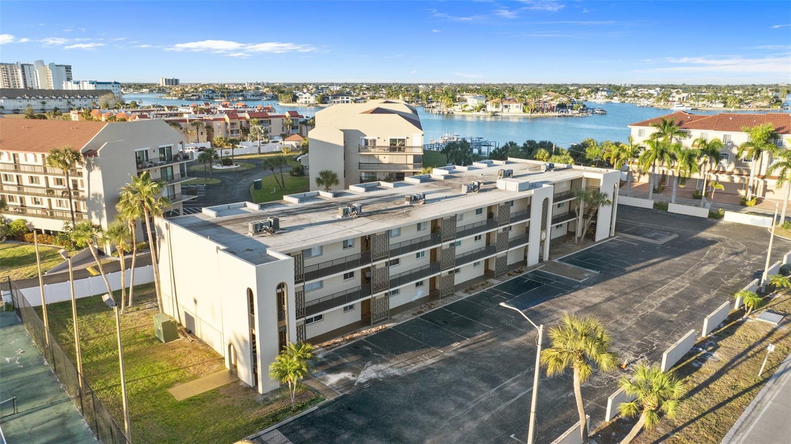 OAK DOORS THE CONDO - Residential