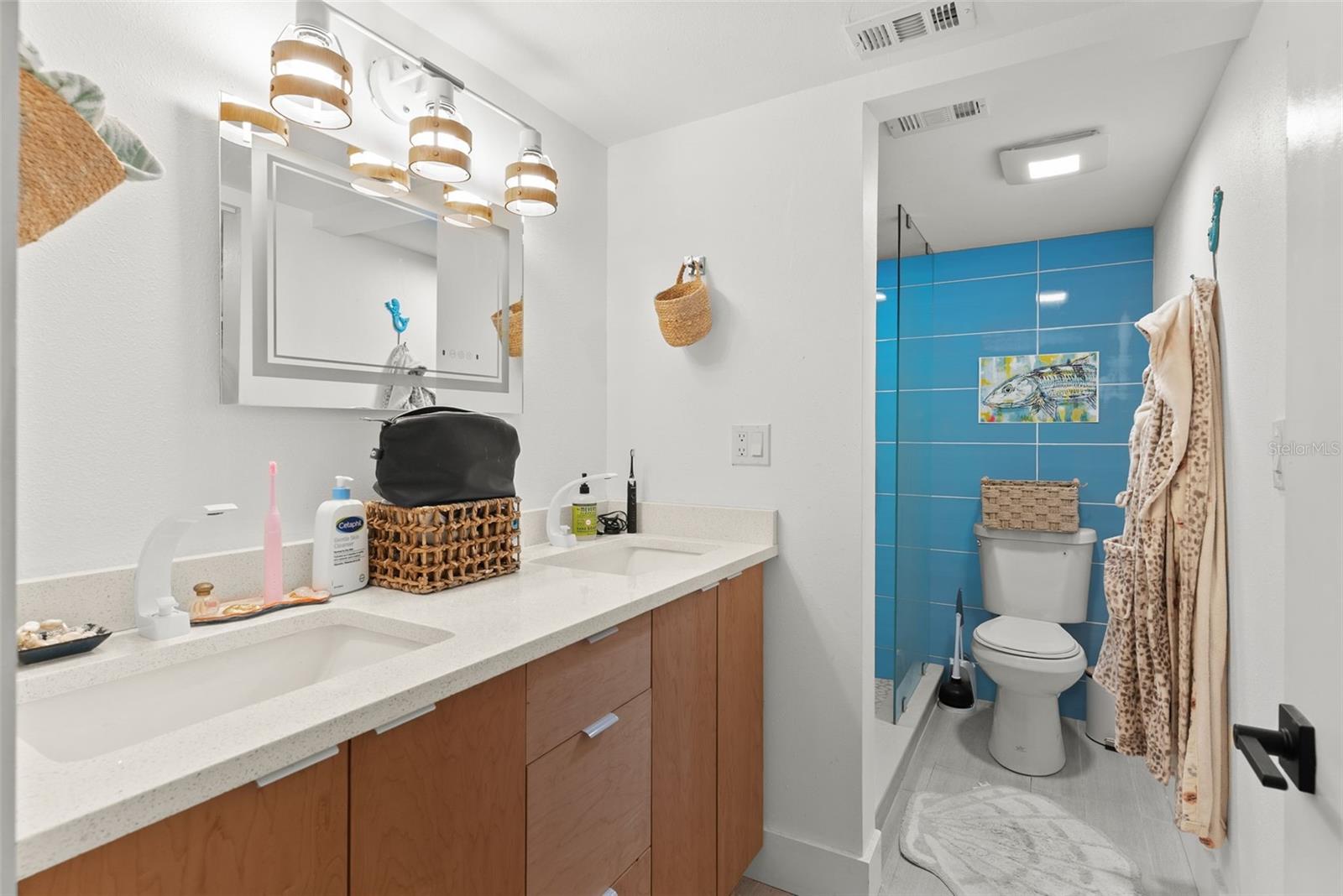 OAK DOORS THE CONDO - Residential