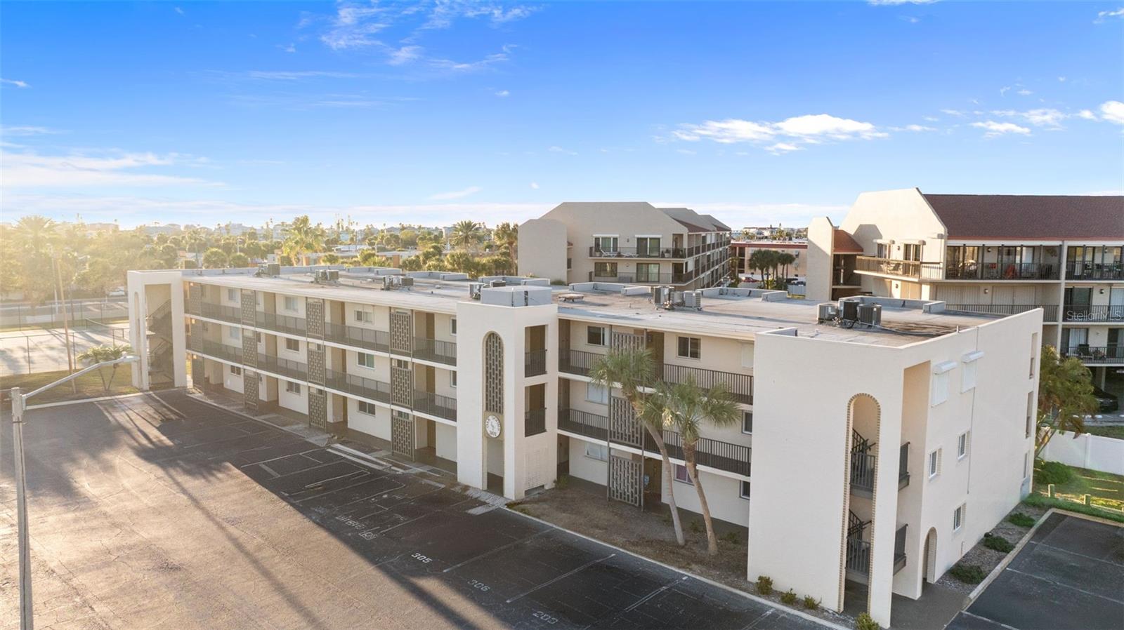 OAK DOORS THE CONDO - Residential