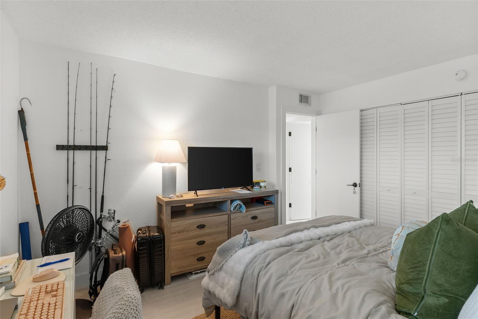 OAK DOORS THE CONDO - Residential