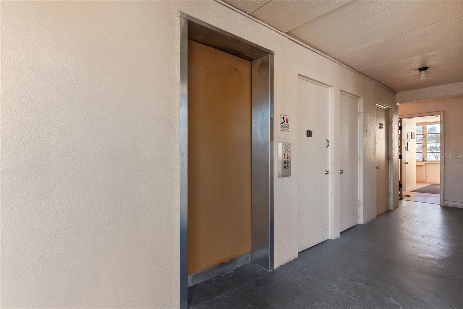 OAK DOORS THE CONDO - Residential