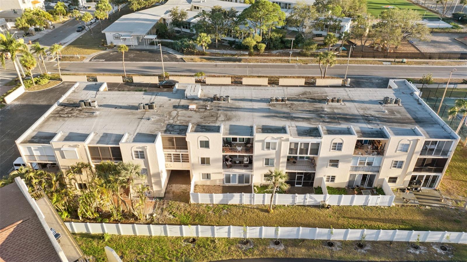 OAK DOORS THE CONDO - Residential