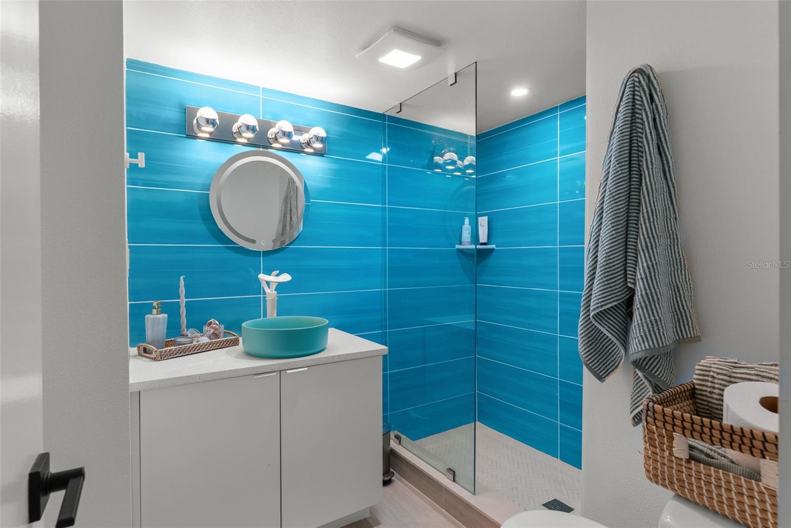 OAK DOORS THE CONDO - Residential