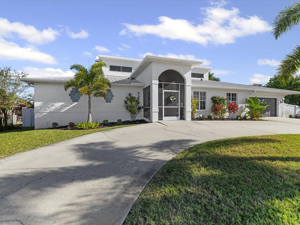 Photo of 617 Kingston Court, Apollo Beach, FL 33572 (MLS # TB8467833)