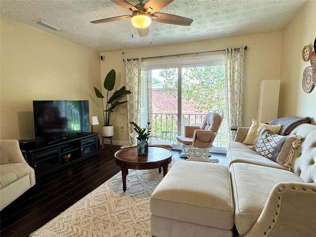 Photo of 4328 Lake Underhill Road #C, Orlando, FL 32803 (MLS # O6434125)