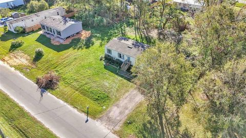 A home in LAKELAND