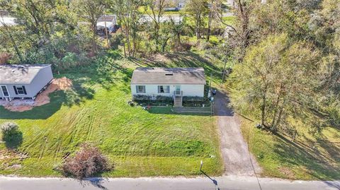 A home in LAKELAND