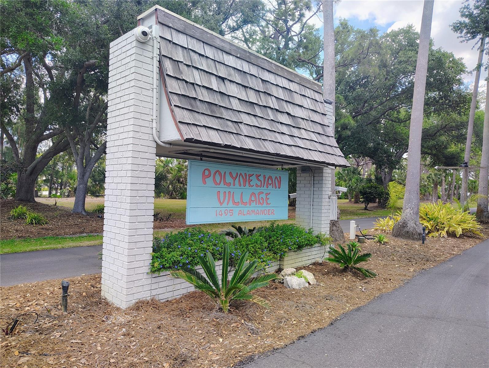 POLYNESIAN VILLAGE - Residential