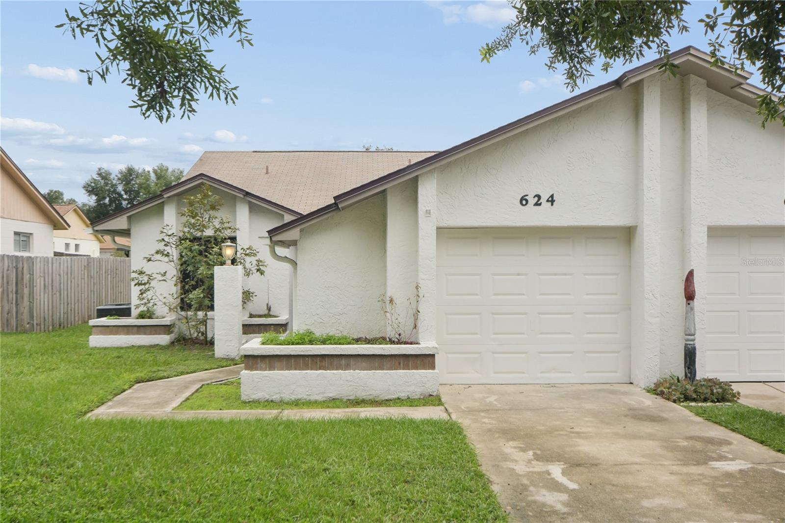 624 S WILDFLOWER COURT