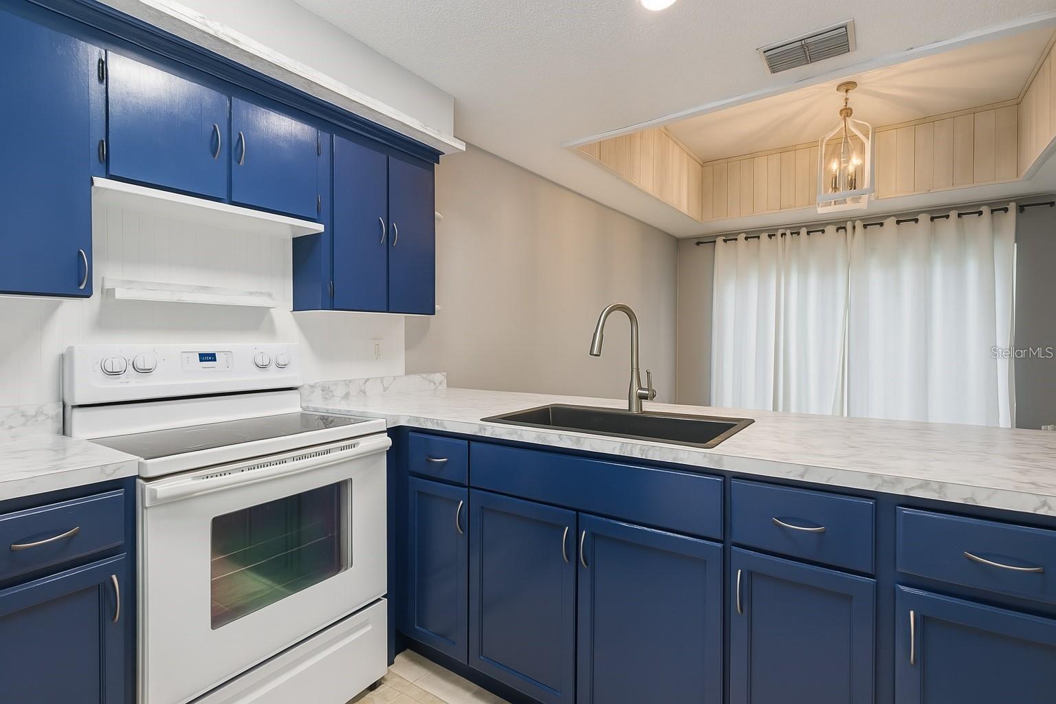 FAIRWOODS A CONDOMINIUM COND BK-7 PGS 6- - Residential